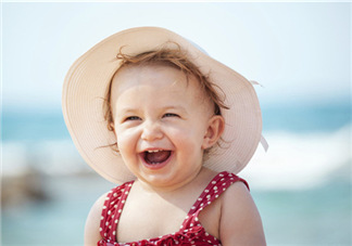 寶寶曬太陽對眼睛好嗎？寶寶曬太陽對眼睛的有影響嗎？