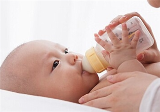 寶寶能喝蜂蜜水嗎？蜂蜜水寶寶能長期喝嗎？