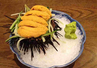 海膽黃一次吃多少克合適？海膽里面黑色的能吃嗎