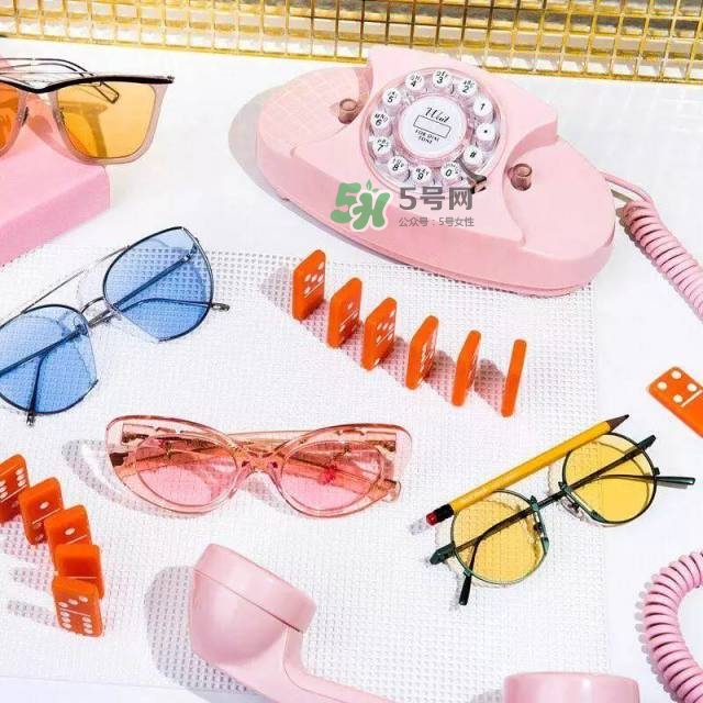 今年流行的彩色墨鏡款式 今年流行什么彩色墨鏡款式 今年流行的彩色墨鏡款式 今年流行什么彩色墨鏡款式