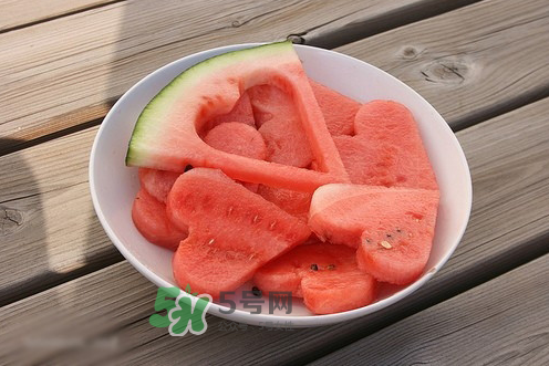 提子和西瓜能一起吃嗎？西瓜和提子能一起吃嗎？