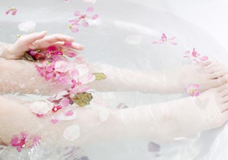 醋泡腳要把醋燒開(kāi)嗎？白醋泡腳的正確方法