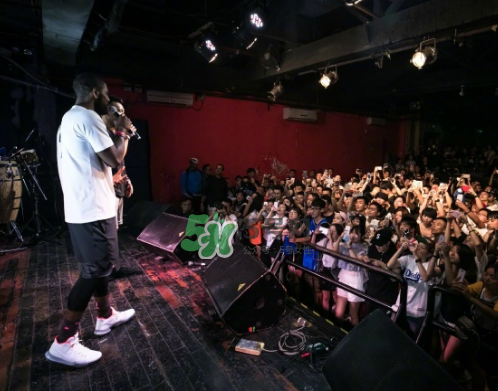 耐克2017歐文亞洲行北京站上腳穿的球鞋是什么型號(hào)？