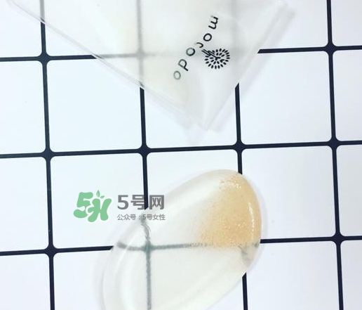 硅膠粉撲和海綿粉撲哪個好？硅膠粉撲和美妝蛋哪個好