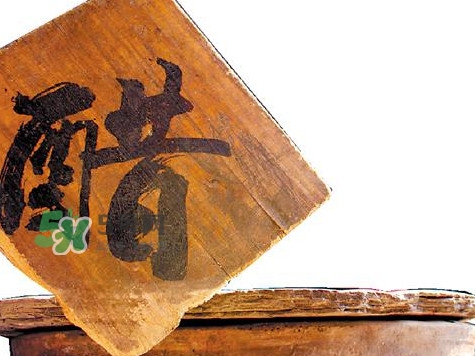 醋泡腳用白醋還是陳醋？泡腳用什么醋最好？