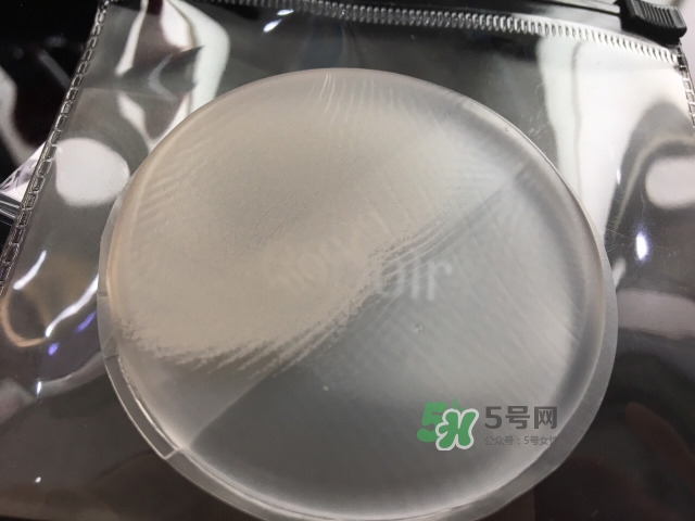 硅膠粉撲可以用散粉嗎？硅膠粉撲可以用干粉嗎？