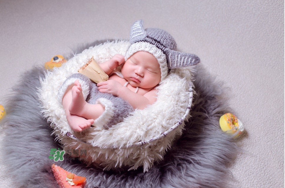 寶寶長濕疹抹什么藥膏最好 寶寶濕疹抹什么管用 寶寶長濕疹抹什么藥膏最好 寶寶濕疹抹什么管用