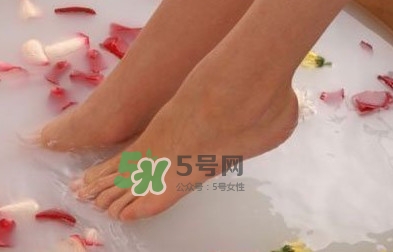 花椒水泡腳能治白發(fā)嗎？花椒水泡腳的禁忌