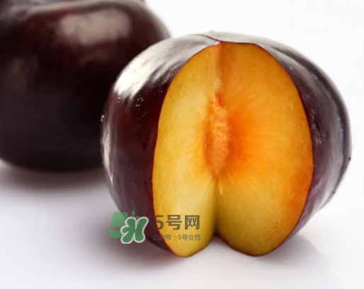 黑布李多少錢一斤？黑布李和紅布李哪個貴？