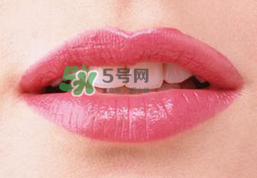 你的嘴唇為什么起泡 嘴唇上的水泡治不好嗎？