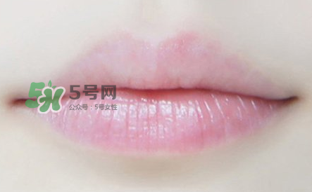 你的嘴唇為什么起泡 嘴唇上的水泡治不好嗎？