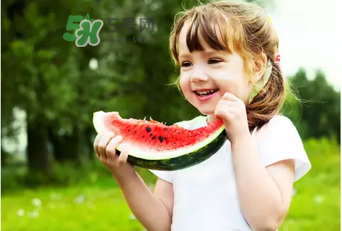 三伏天吃西瓜好嗎_三伏天吃西瓜的好處_三伏天吃西瓜能瘦嗎 三伏天吃西瓜好嗎_三伏天吃西瓜的好處_三伏天吃西瓜能瘦嗎
