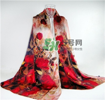 真絲圍巾的挑選 真絲圍巾的保養(yǎng) 真絲圍巾的挑選 真絲圍巾的保養(yǎng)