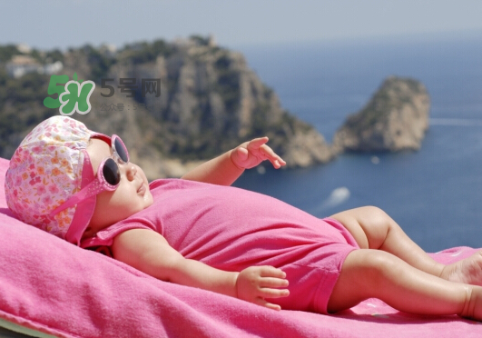 三伏天能曬太陽(yáng)嗎_三伏天曬太陽(yáng)的好處_如何在三伏天曬太陽(yáng)