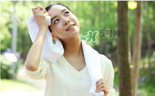 三伏天不出汗怎么回事？三伏天臉上愛出汗怎么回事？