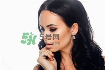 卸妝應(yīng)該怎么卸?卸妝時的正確擦臉方向