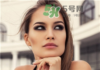 卸妝應(yīng)該怎么卸?卸妝時的正確擦臉方向