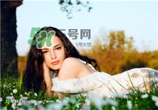 卸妝應(yīng)該怎么卸?卸妝時的正確擦臉方向