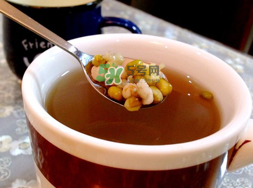 綠豆湯和牛奶能一起吃嗎？喝綠豆湯同時(shí)可以喝牛奶嗎？