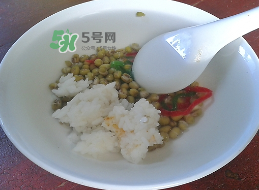 綠豆湯和牛奶能一起吃嗎？喝綠豆湯同時(shí)可以喝牛奶嗎？