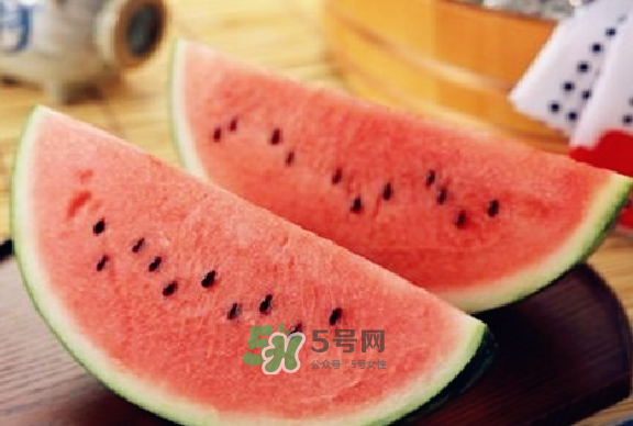 綠豆湯和西瓜可以同時(shí)吃嗎？綠豆湯可以和西瓜一起吃嗎？