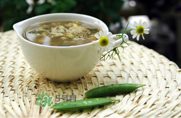 綠豆湯和西瓜可以同時(shí)吃嗎？綠豆湯可以和西瓜一起吃嗎？