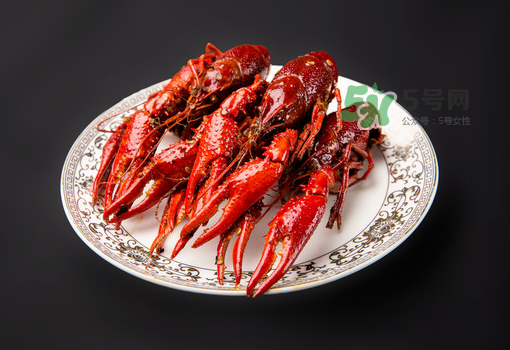 麻辣小龍蝦和西瓜能一起吃嗎？麻辣小龍蝦和西瓜一起吃會中毒嗎？