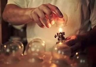 三伏天拔罐好嗎？三伏天拔罐好還是艾灸好？