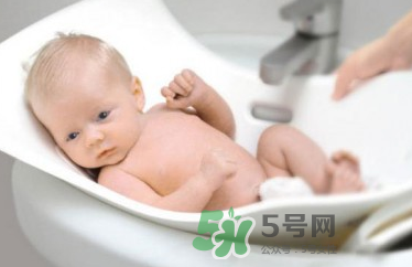 寶寶濕疹可以洗澡嗎？新生兒濕疹可以洗澡嗎？