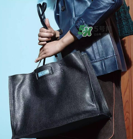 prada etiquette手袋尺寸多大？prada etiquette尺寸有幾種？