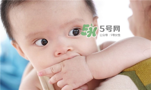 3~5個(gè)月的寶寶有多了解這個(gè)世界？寶寶睡眠習(xí)慣如何規(guī)范？