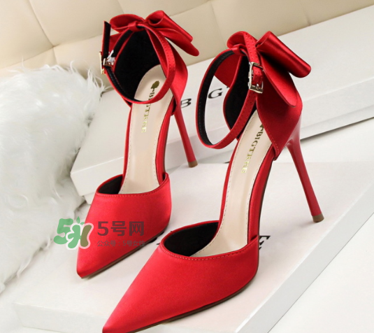 閏六月給老婆買什么？閏六月為什么要給老婆買紅鞋？