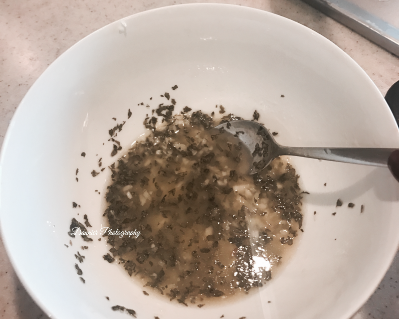 蒜蓉芝士焗波士頓龍蝦怎么做 蒜蓉波士頓龍蝦的做法 蒜蓉芝士焗波士頓龍蝦怎么做 蒜蓉波士頓龍蝦的做法