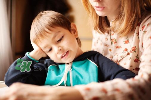 孩子大哭大鬧時(shí)該怎么辦 孩子渴望被關(guān)注的心理 孩子大哭大鬧時(shí)該怎么辦 孩子渴望被關(guān)注的心理