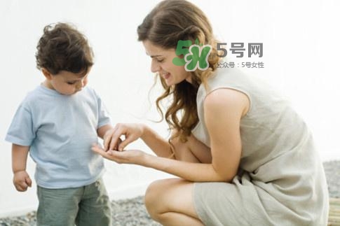 孩子大哭大鬧時(shí)該怎么辦 孩子渴望被關(guān)注的心理 孩子大哭大鬧時(shí)該怎么辦 孩子渴望被關(guān)注的心理