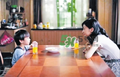 孩子大哭大鬧時(shí)該怎么辦 孩子渴望被關(guān)注的心理 孩子大哭大鬧時(shí)該怎么辦 孩子渴望被關(guān)注的心理