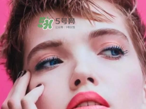 迪奧雙色夾心唇膏多少錢？dior迪奧夾心唇膏上市時(shí)間