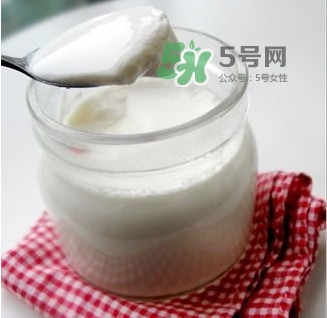 芭樂能和酸奶一起吃嗎？酸奶可以和芭樂一起吃嗎