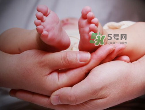 八月份坐月子可以開空調嗎？8月份坐月子可以開空調嗎？