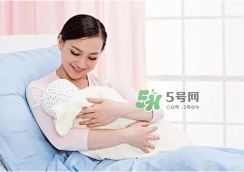 8月份坐月子穿什么衣服？八月份坐月子穿什么鞋？