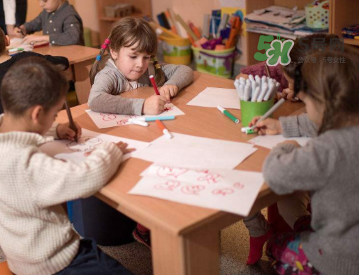 暑假孩子不寫(xiě)作業(yè)怎么辦？暑假不想寫(xiě)作業(yè)怎么教育？