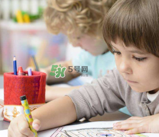 暑假孩子不寫(xiě)作業(yè)怎么辦？暑假不想寫(xiě)作業(yè)怎么教育？