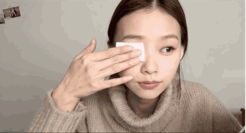 卸妝水的正確使用方法 卸妝產(chǎn)品的使用方法 卸妝水的正確使用方法 卸妝產(chǎn)品的使用方法