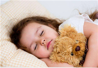 孩子在幼兒園受欺負怎么辦？孩子在幼兒園不合群怎么辦？