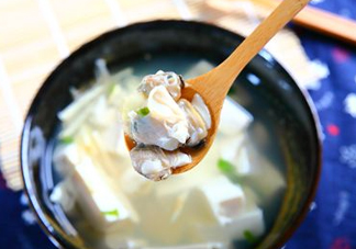 煮花蛤是開水還是冷水？花蛤用冷水還是熱水？