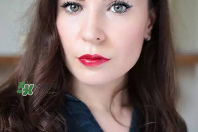 阿瑪尼細(xì)管唇膏400試色 阿瑪尼紅管細(xì)管口紅400試色圖 阿瑪尼細(xì)管唇膏400試色 阿瑪尼紅管細(xì)管口紅400試色圖