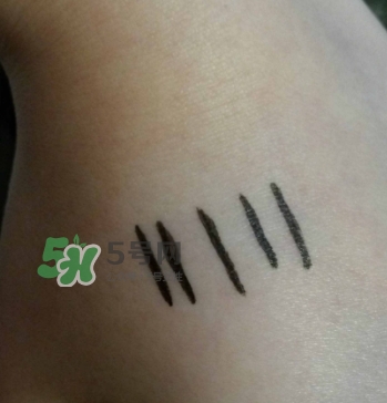 mac眼線液筆怎么用？mac魅可眼線液筆使用方法