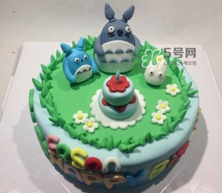 翻糖蛋糕好吃嗎？翻糖蛋糕能用戚風(fēng)蛋糕坯嗎