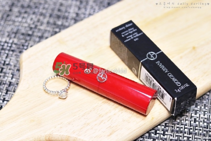 阿瑪尼細(xì)管唇膏400試色 阿瑪尼紅管細(xì)管口紅400試色圖 阿瑪尼細(xì)管唇膏400試色 阿瑪尼紅管細(xì)管口紅400試色圖