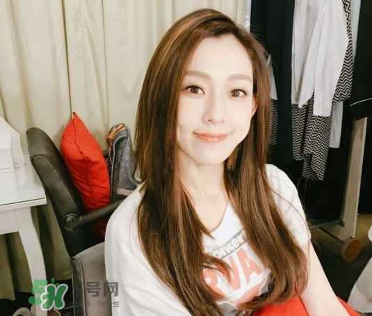 英樹范瑋琪簽名限量版口紅套盒多少錢_怎么樣_口紅色號 英樹范瑋琪簽名限量版口紅套盒多少錢_怎么樣_口紅色號